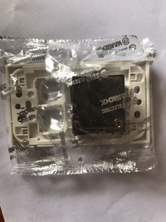 2 Ổ CẮM 2 CHẤU + LỖ CÔNG TẮC - 16A (chưa kèm công tắc