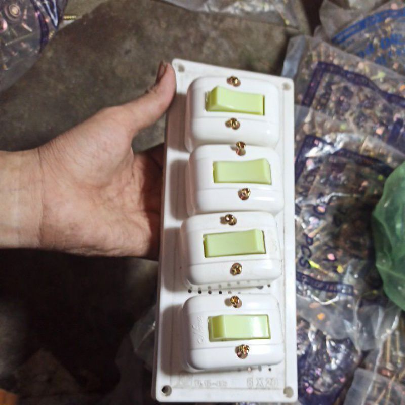 Bảng điện taplo nổi đủ các kích cỡ gắn công tắc, ổ điện