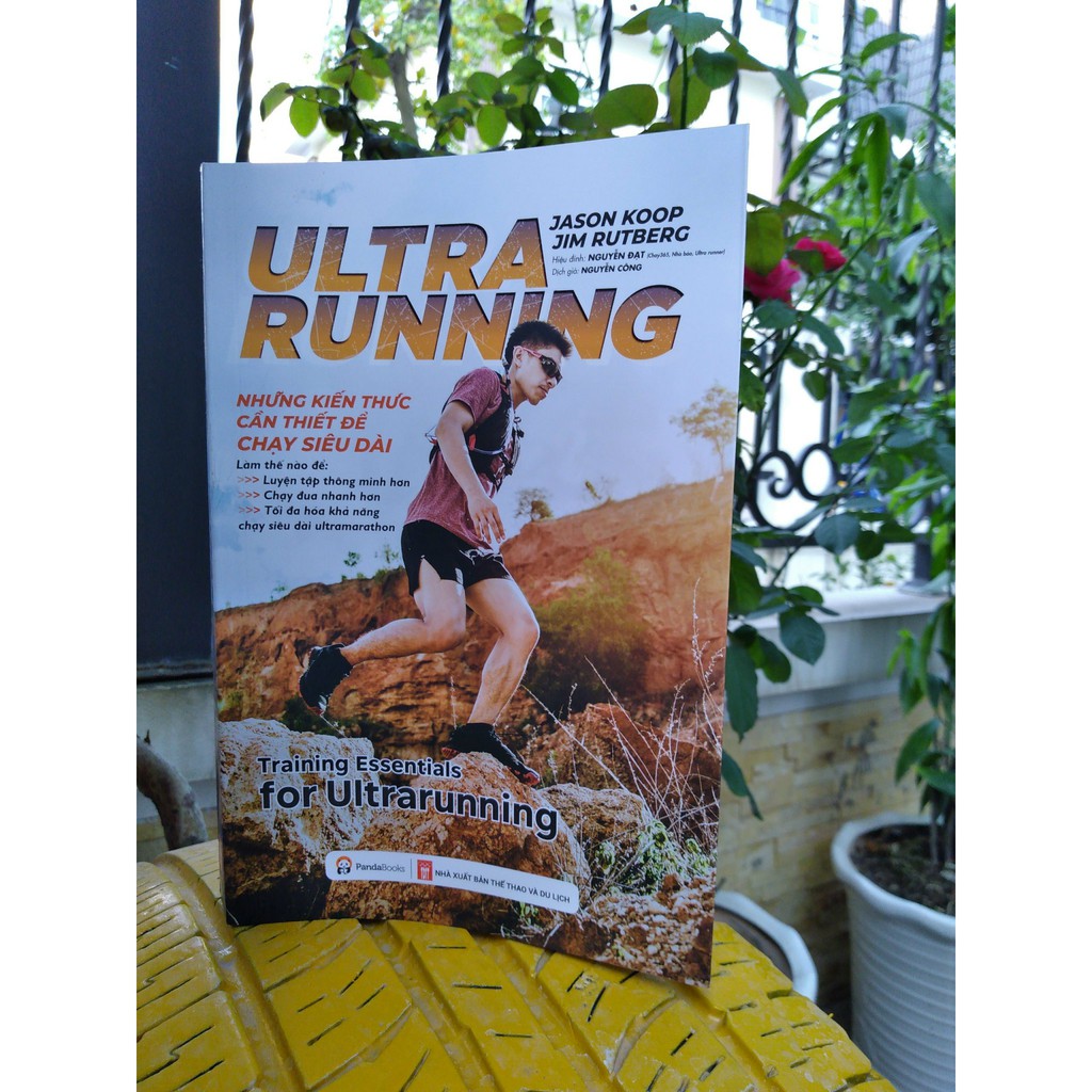 Sách - ULTRARUNNING: Những kiến thức cần thiết để chạy siêu dài - Pandabooks - Sách chạy trail | BigBuy360 - bigbuy360.vn