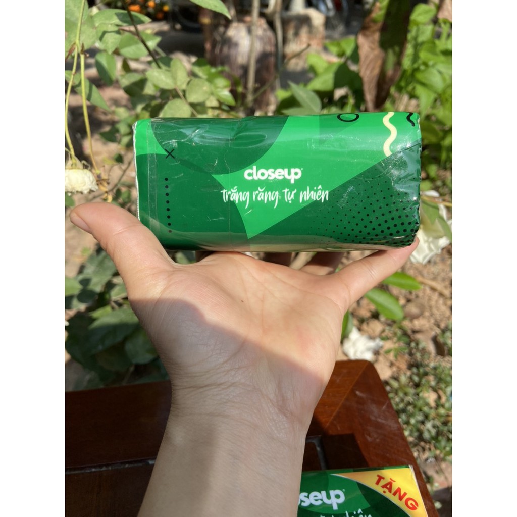 HÀNG KHUYẾN MẠI KHĂN GIẤY CAO CẤP CLOSEUP 100 TỜ KT 11.8X8.5X5.5CM