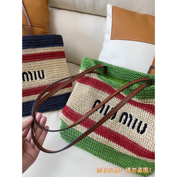 Túi Cói Miu Miu trẻ trung