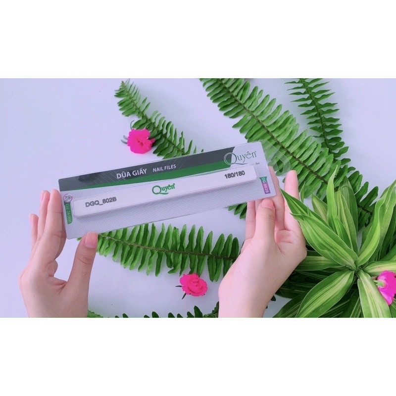 Dũa móng tay quyên chất liệu  giấy nhám  loại tốt  ,dũa được móng giả  shop có bán lẻ 1 cây