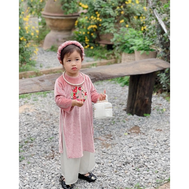 Set áo dài nhung thêu hoa cho bé gái