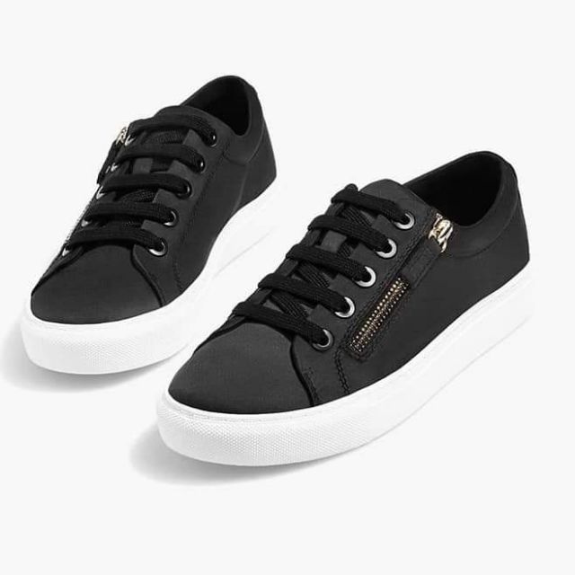 Giày Stradivarius Black plimsolls with zip