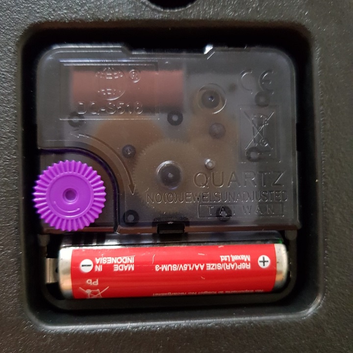 Đồng Hồ Treo Tường Exactly Kim Trôi 31cm