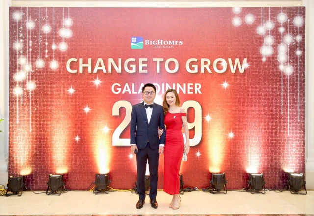 Đầm body thiết kế xẻ tà