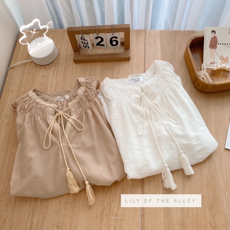 Sơ mi cổ xẻ nơ chuông