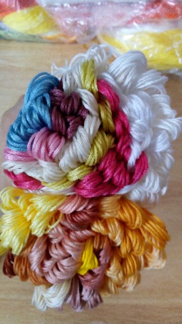 50 chỉ thêu cotton tặng kim/ bobbin/ xỏ chỉ