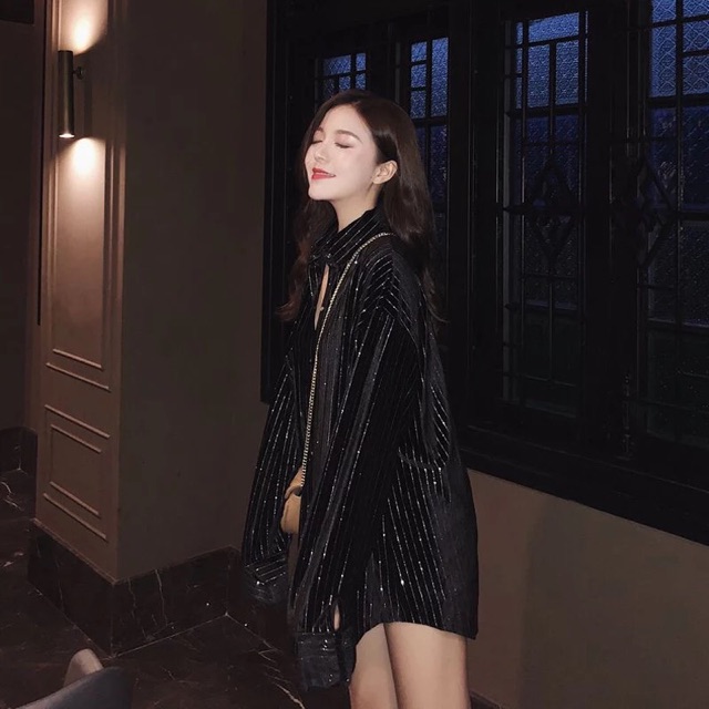 Sơ mi đen kim tuyến