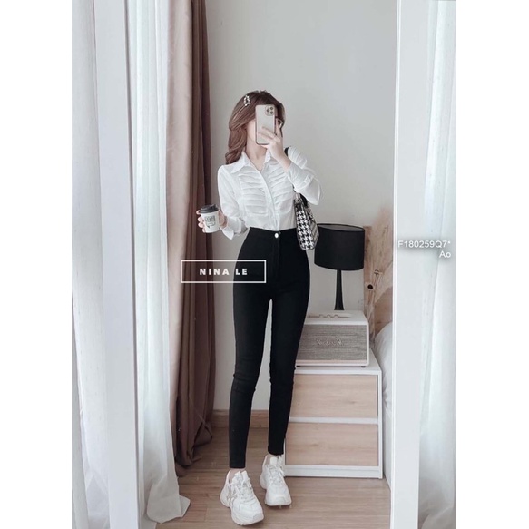 Áo sơ mi trắng ngực xếp ly