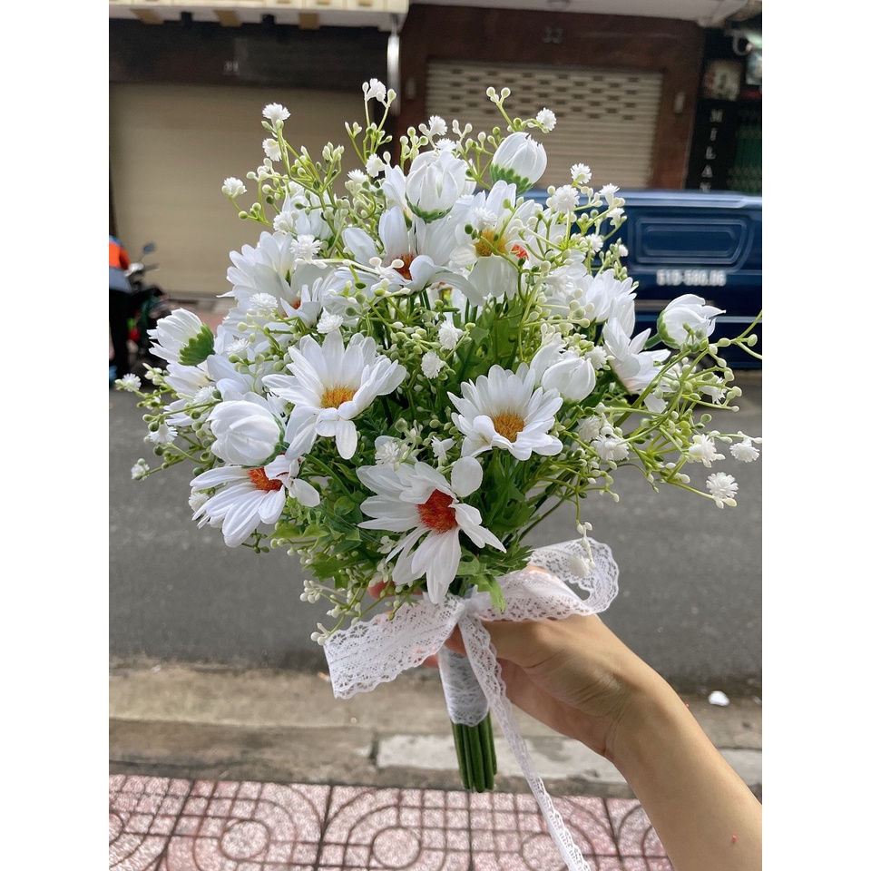 Hoa cầm tay cô dâu ngày cưới