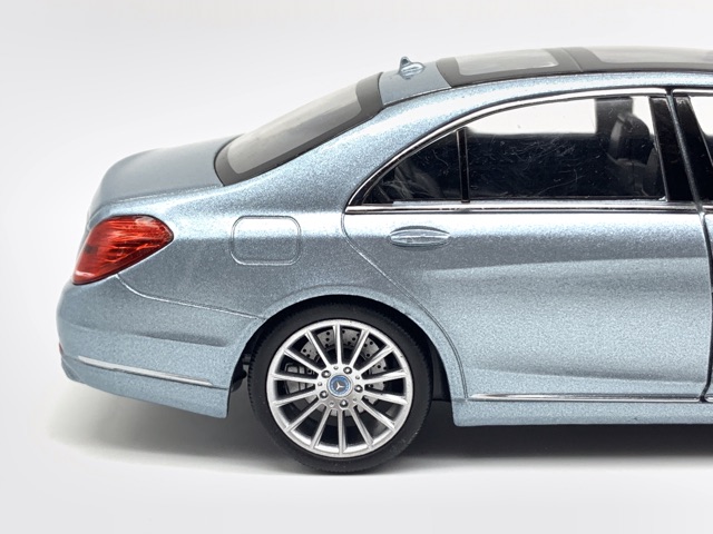 Xe Mô Hinh Mercedes-Benz S-Class 1:24 Welly ( Xanh Bạc )