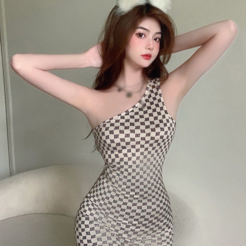 Đầm sát nách ôm dáng hoạ tiết caro gợi cảm quyến rũ