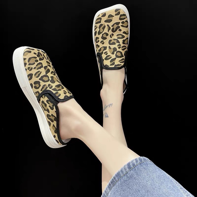 Giày Sục Nữ Mũi Vuông