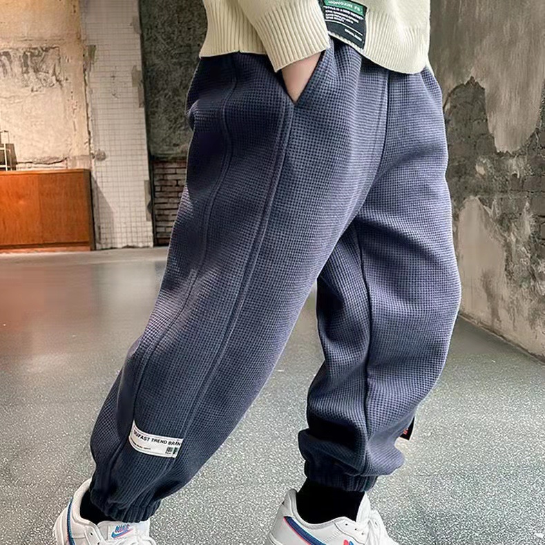 Quần dài thể thao form rộng thoải mái thời trang cá tính cho bé trai