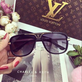 Mắt kính LV Thụy Điển cao cấp.