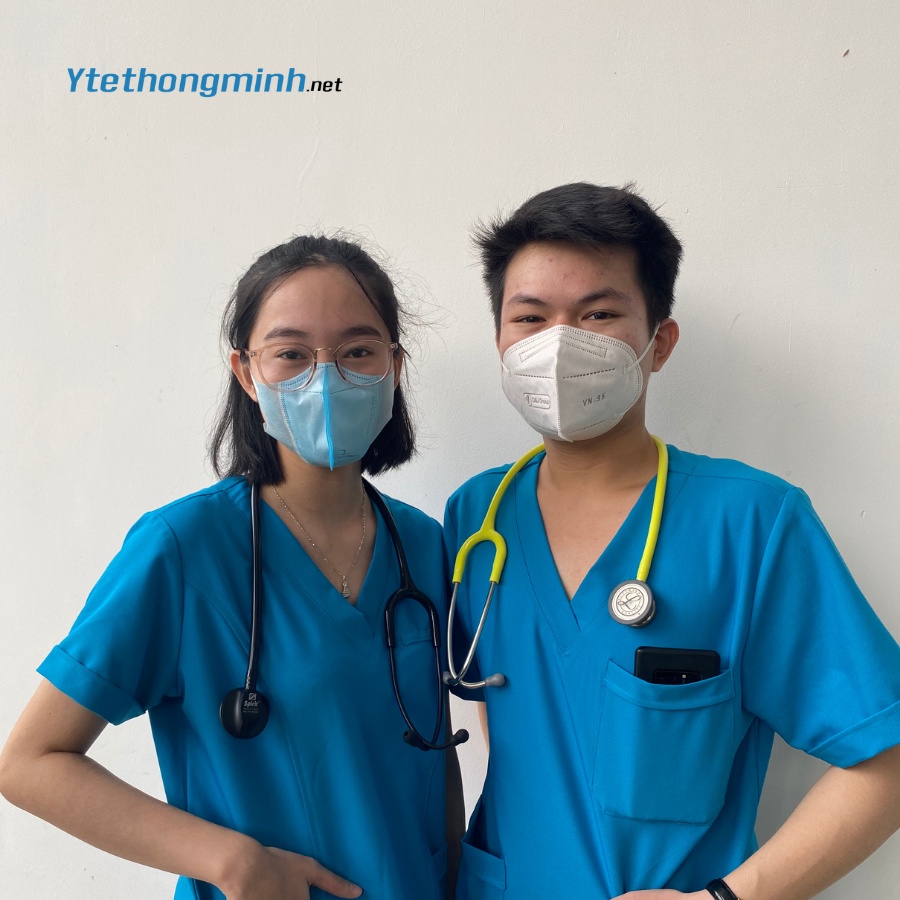 Bộ Scrubs Bác Sĩ Vải Cao Cấp Tay Ngắn - Thương hiệu Ytethongminh