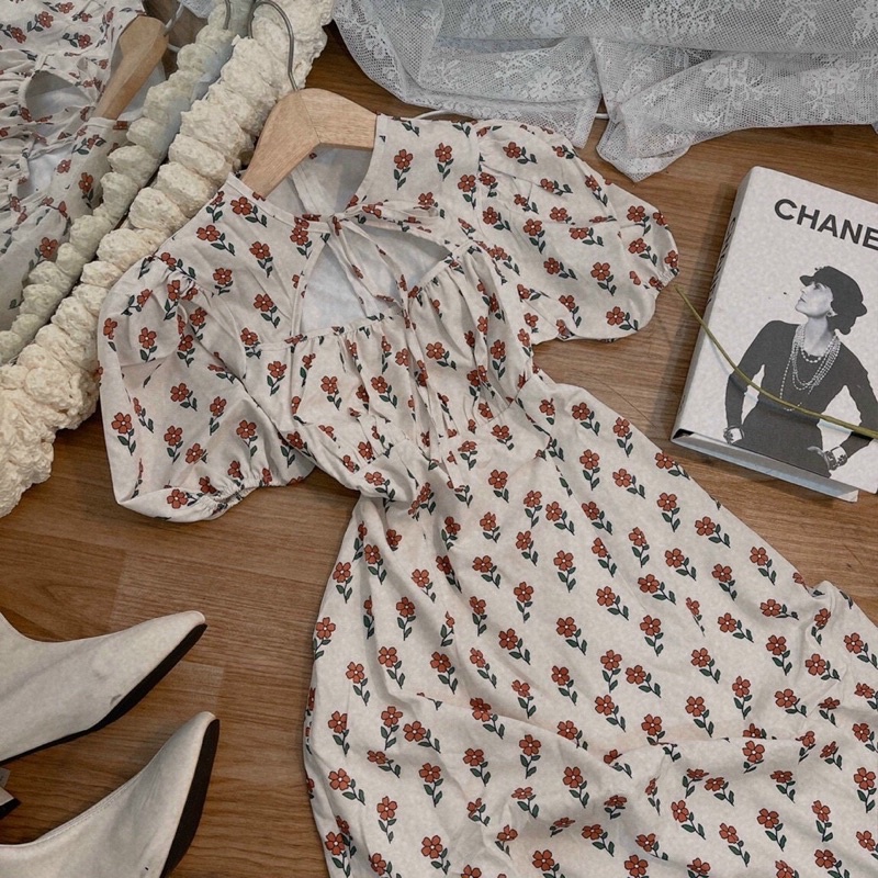 ĐẦM HOA KEM CUT OUT NGỰC TAY BỒNG