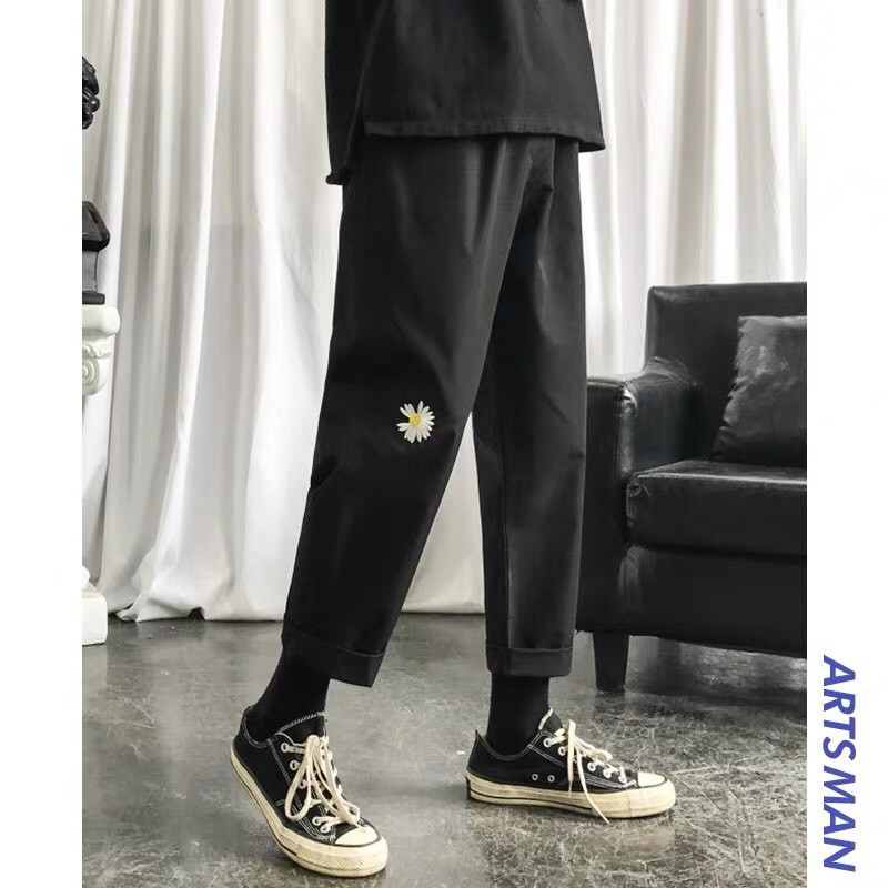 Quần baggy kaki ống suông unisex Thêu hoa cúc, nam nữ ullzang WIND | BigBuy360 - bigbuy360.vn