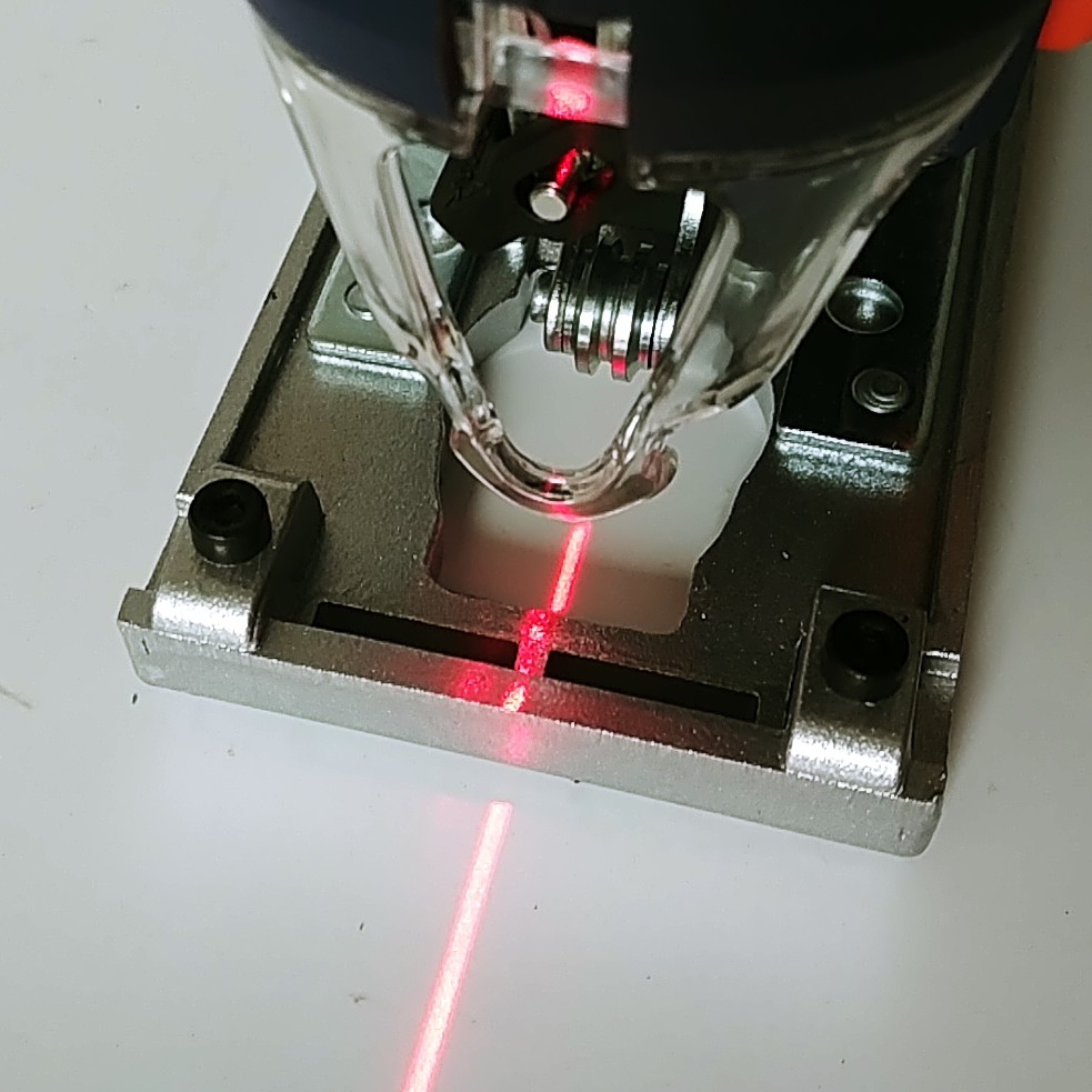 Máy cưa lọng Maxpro 800w có tia laser