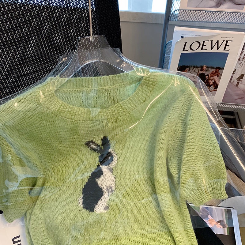 Áo sweater dệt kim Pure Cube tay ngắn họa tiết thỏ màu xanh lá thiết kế mới phong cách thời trang mùa xuân cho nữ