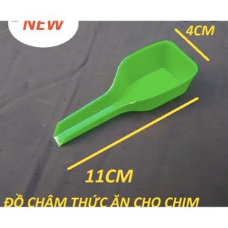 DỤNG CỤ CHÂM THỨC ĂN CHO CHIM .