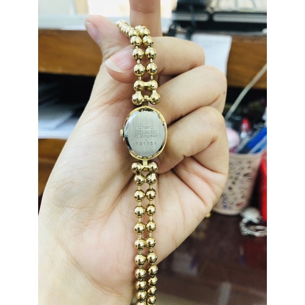 Đồng hồ nữ si nhật dạng lắc tay hiệu Casio