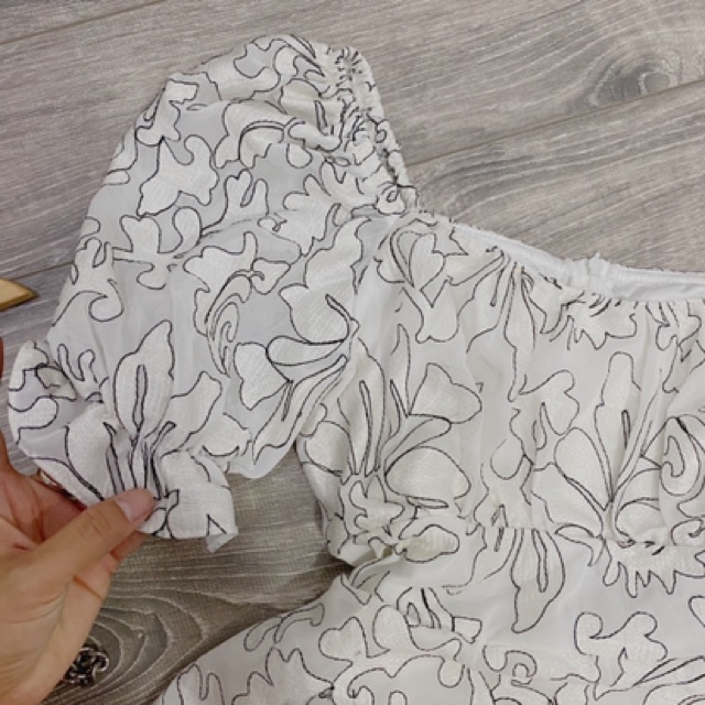 ĐẦM TRẮNG HOẠ TIẾT NỔI TAY PHỒNG NHẸ