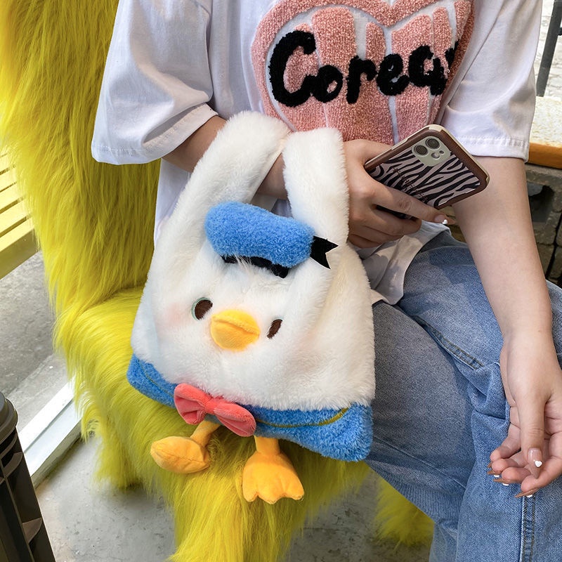 Túi xách hình chú vịt Donald mềm mại ấm áp dành cho bạn nữ