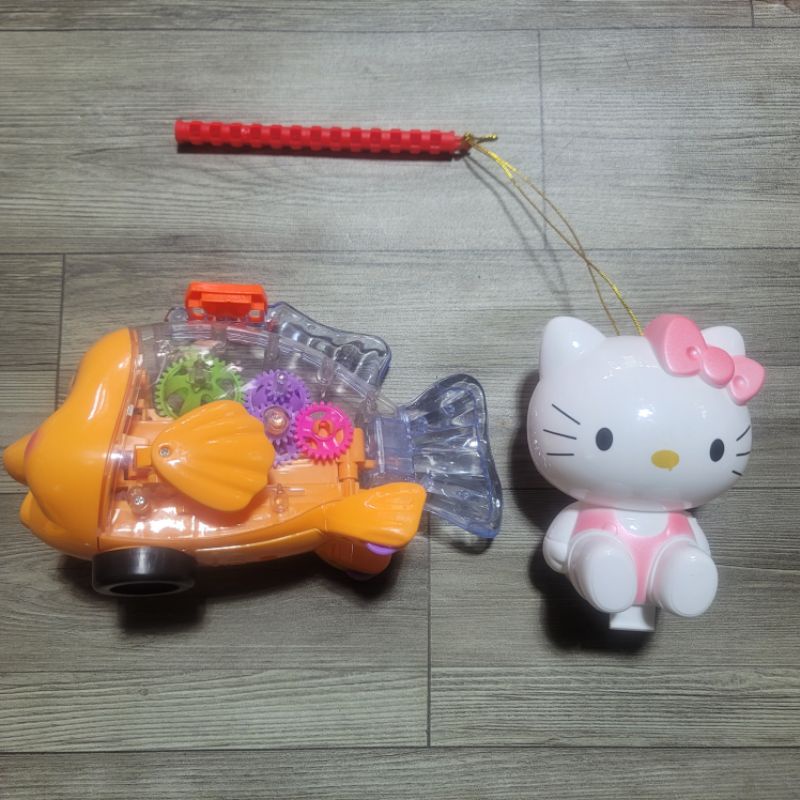 Đèn lồng trung thu hello kitty, doremon có nhạc đèn cỡi cá vàng lộ động cơ di chuyển sinh động hấp dẫn bé