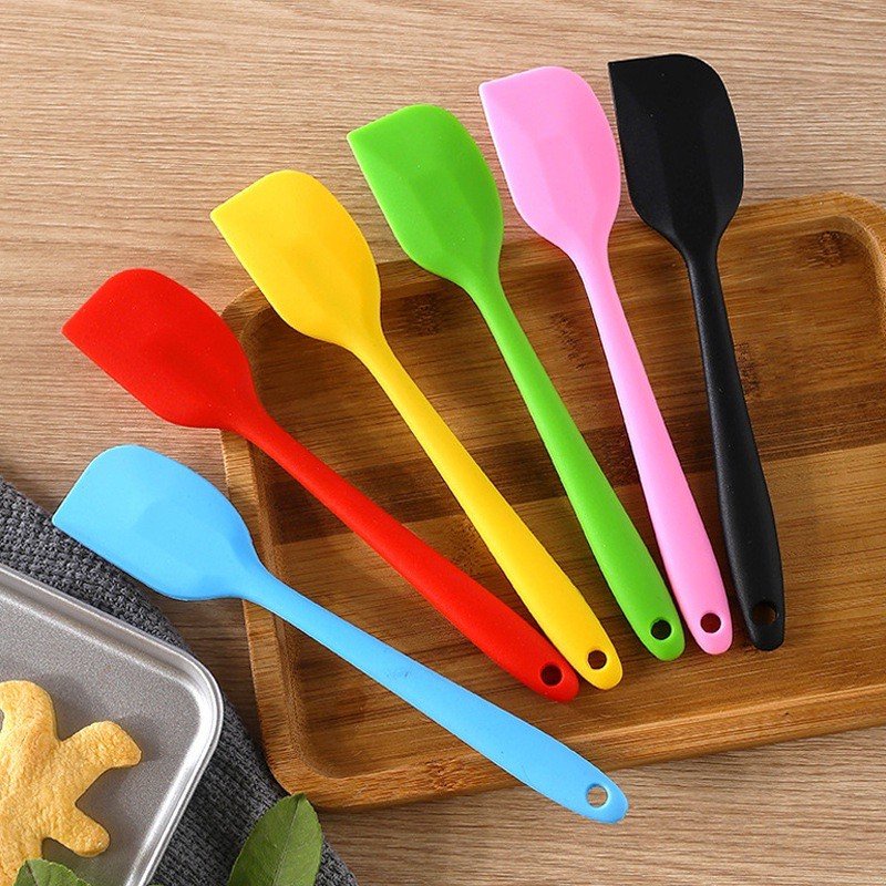 Dụng cụ làm bánh: Spatula phới trộn bột, phới dẹt silicon , muôi lật thức ăn