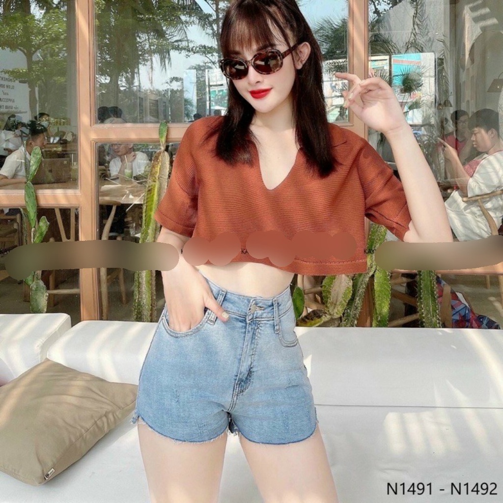 Áo thun gân cổ bẻ V form rộng tay lỡ croptop MC