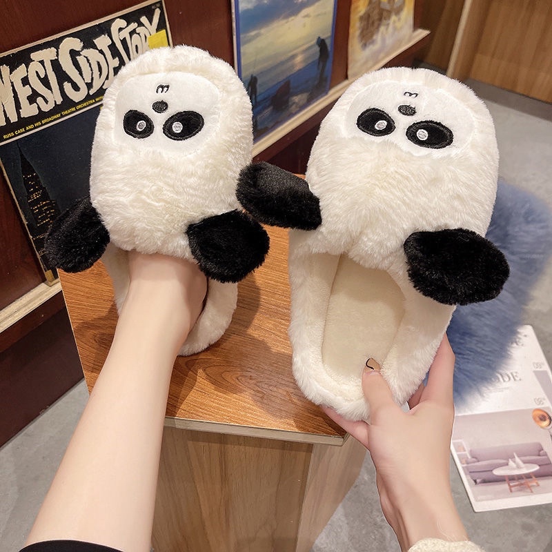 Dép lông mang trong nhà hình thú dễ thương .