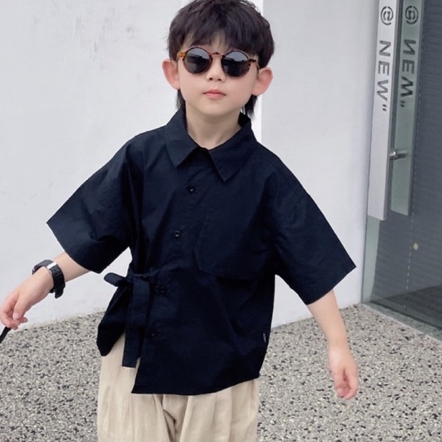 ÁO SƠ MI BÉ TRAI , ÁO SƠ MI TRẺ EM MÀU TRẮNG VÀ ĐEN KIỂU HÀN QUỐC CỰC ĐẸP LÊN PHOM CHUẨN
