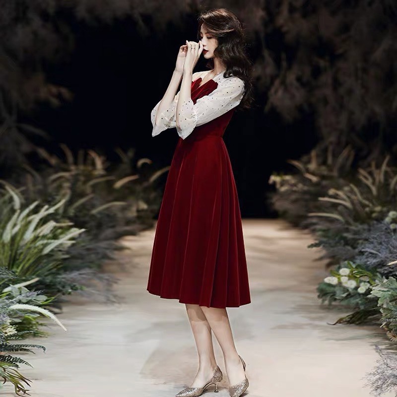 VNU31 - VÁY NHUNG ĐỎ CỔ V TAY VOAN CHẤM BI