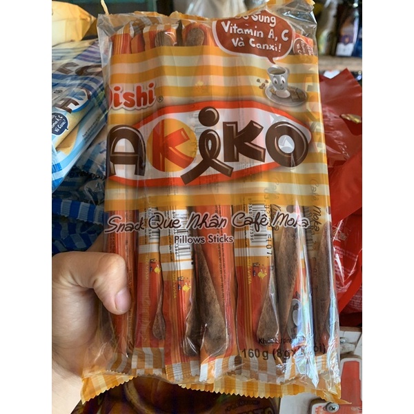 Gói snack que nhân Akiko Oishi