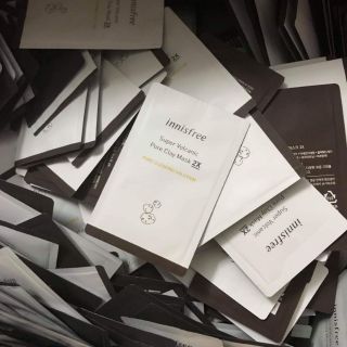 Mặt nạ đất sét innisfree volacanic clay mask 2x gói dùng thử