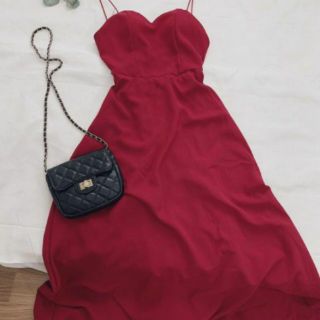 Váy maxi đỏ hở lưng