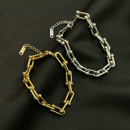 Thời Trang Vòng Tay Chất Liệu Thép Titan Mạ Vàng 18K Mặt Hình Ngựa Sang Trọng