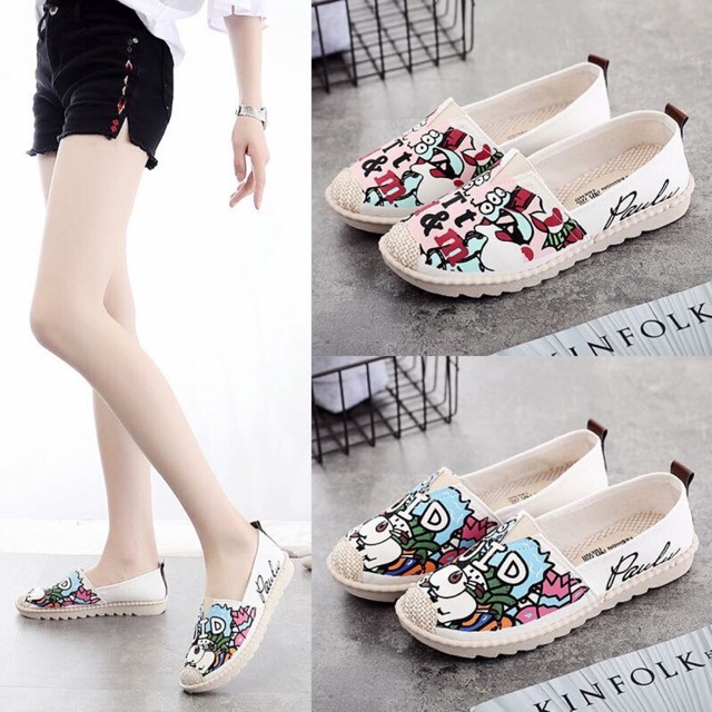 Giày slip on hoạ tiết