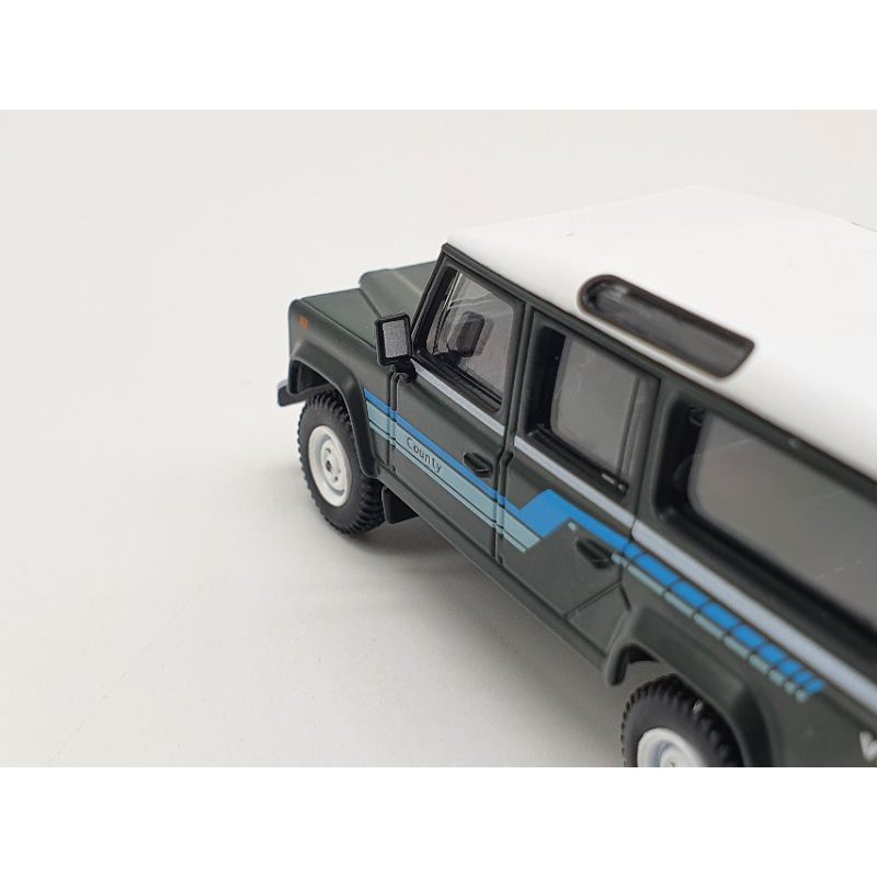 Xe Mô Hình Land Rover Defender 1985 County Station Wagon Grey RHD 1:64 Mini GT (Đen)