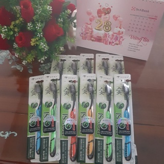 Bàn chải đánh răng than tre Hàn Quốc