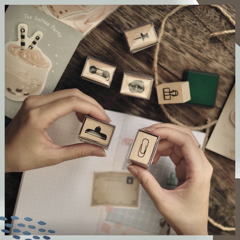 Con Dấu Gỗ/Stamp: Con Dấu Nhỏ Hoạ Tiết Ghim Bấm Trang Trí