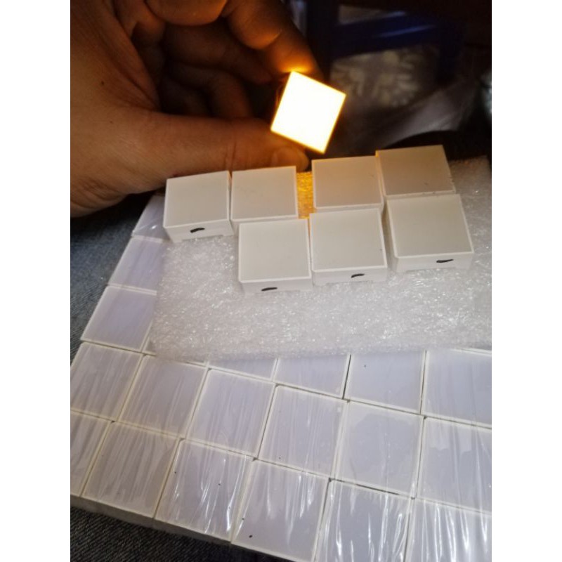 LED vuông 22x22x8 mm 2 chân cắm