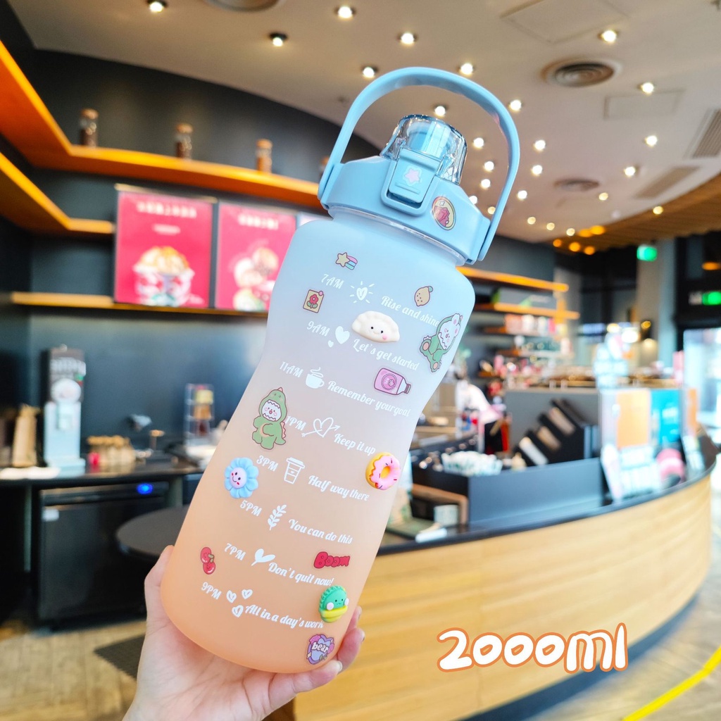 Bình Nước Nhựa Cấp Thực Phẩm Dung Tích 2L Màu Sắc Tuyến Tính Kèm Ống Hút Tiện Dụng