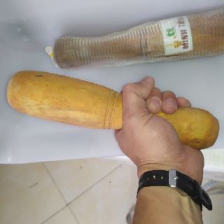 Chày gỗ đập đá , giã hành tỏi..