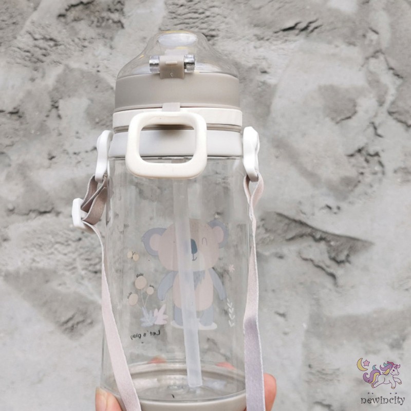 Bình Nước Chất Liệu Bằng Nhựa Cỡ Lớn Hoạ Tiết Hoạt Hình Có Ống Hút