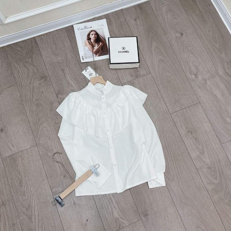 Áo sơ mi trắng nơ bèo tay dài xinh xắn.