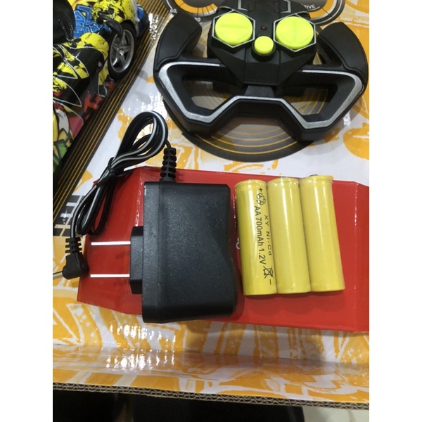Oto điều khiển thể thao kèm pin sạc điện