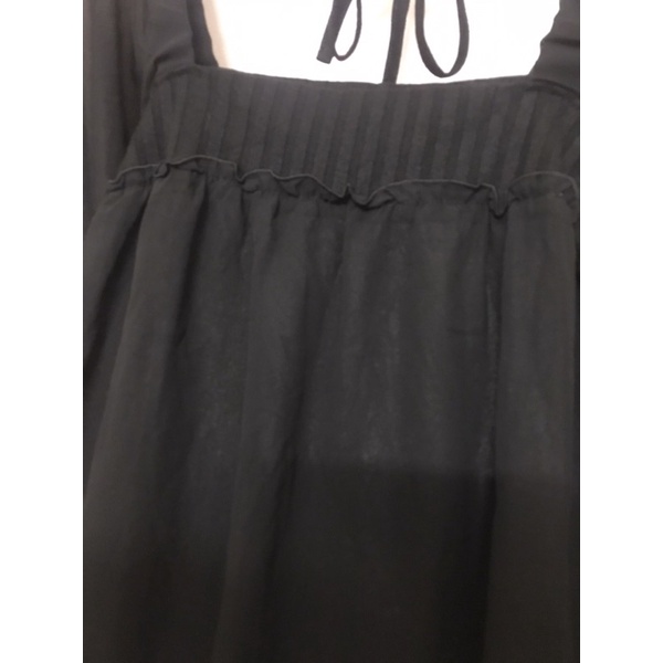 Váy voan đen kiểu lạ